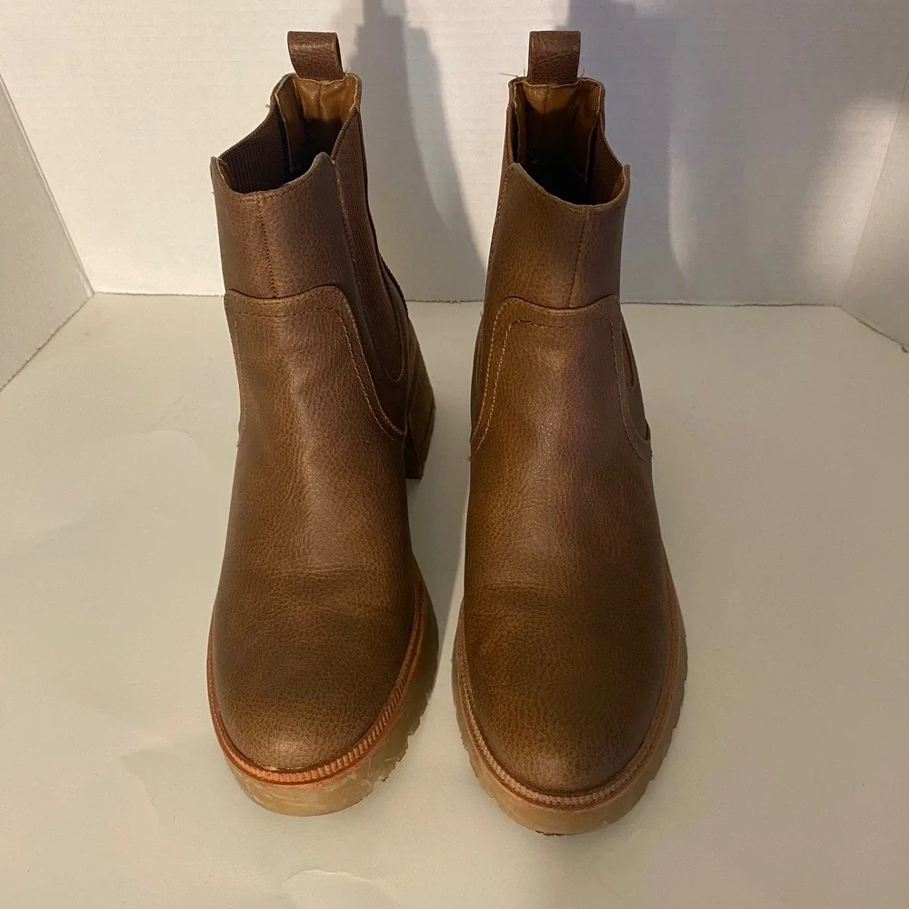 MIA Irie Chelsea Boots 7.5M Brown Chunky Ankle Lug Sole Platform Fall Utility